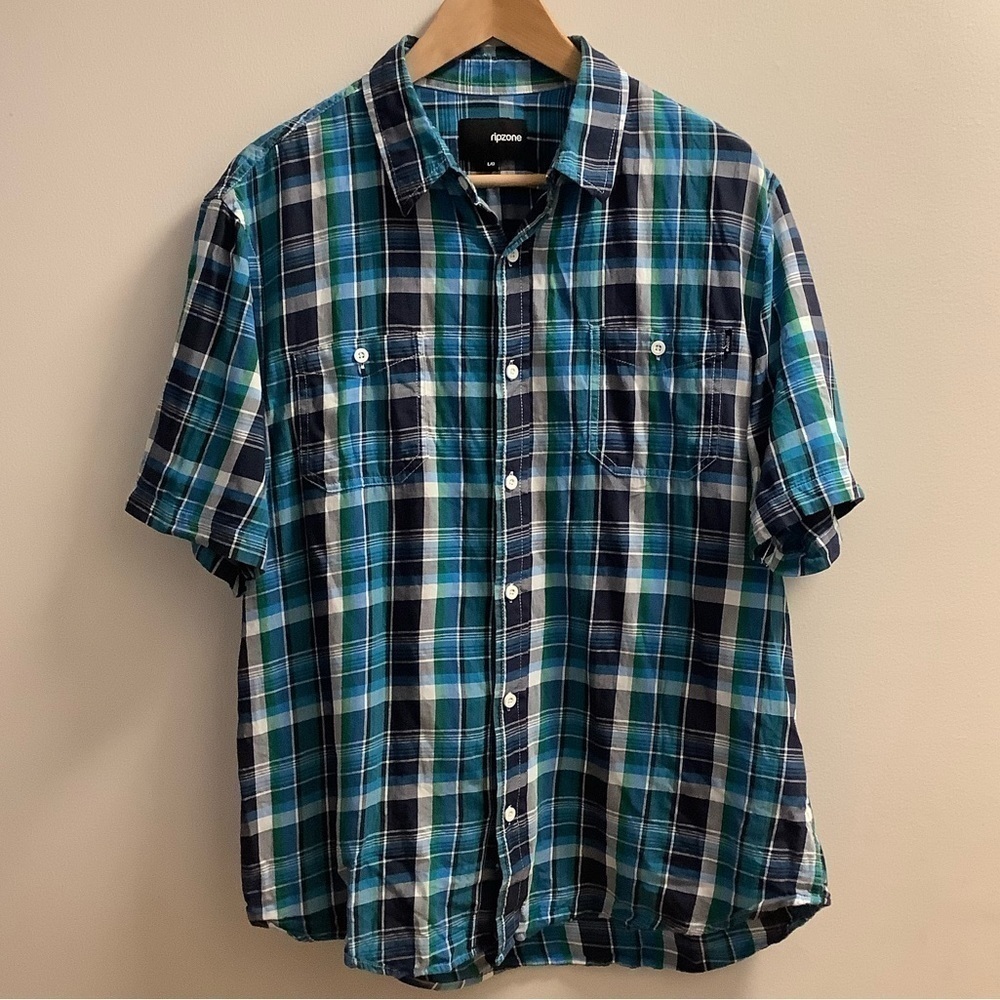 RIPZONE Plaid Button-Up short sleeve shirt. Size L